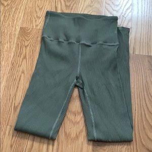 Carbon 38, full-length ribbed leggings.